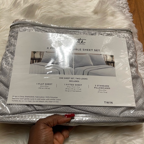 NANETTE LEPORE 4 PIECE REVERSIBLE SHEET SET - Picture 5 of 9